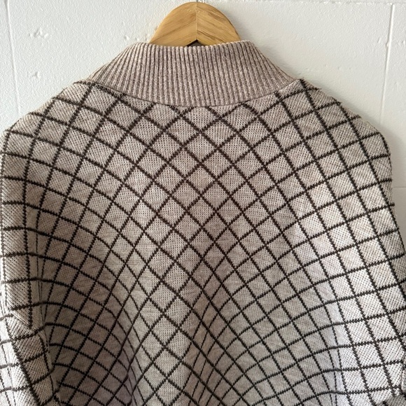 Vintage Rose and Diamond Print Knit Sweater - Picture 12 of 13